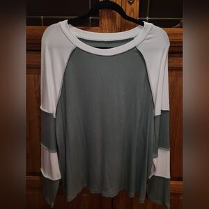 Womens Sage Green & White Colorblock Long Sleeve Shirt Top Size Large NWOT